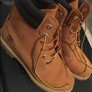 Like new size 10 Timberlands
